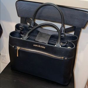 MICHAEL KORS HAILEE MEDIUM SAFFIANO SATCHEL